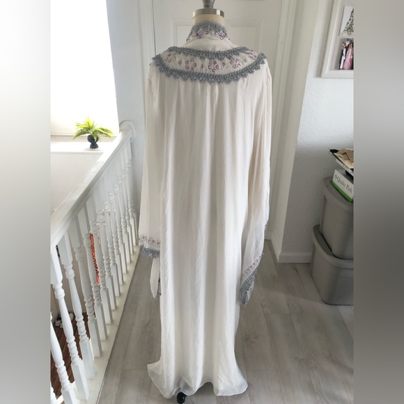 White chiffon long kaftan dress. - Picture 11 of 15